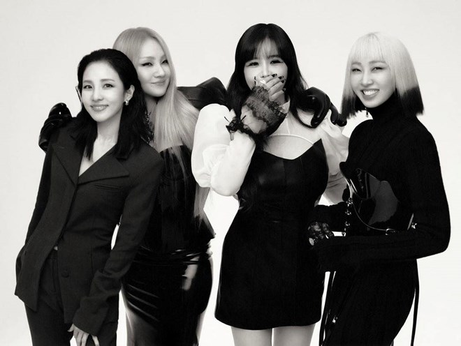 2NE1 làm gì đầu tiên sau 7 năm lu mờ trước Blackpink?