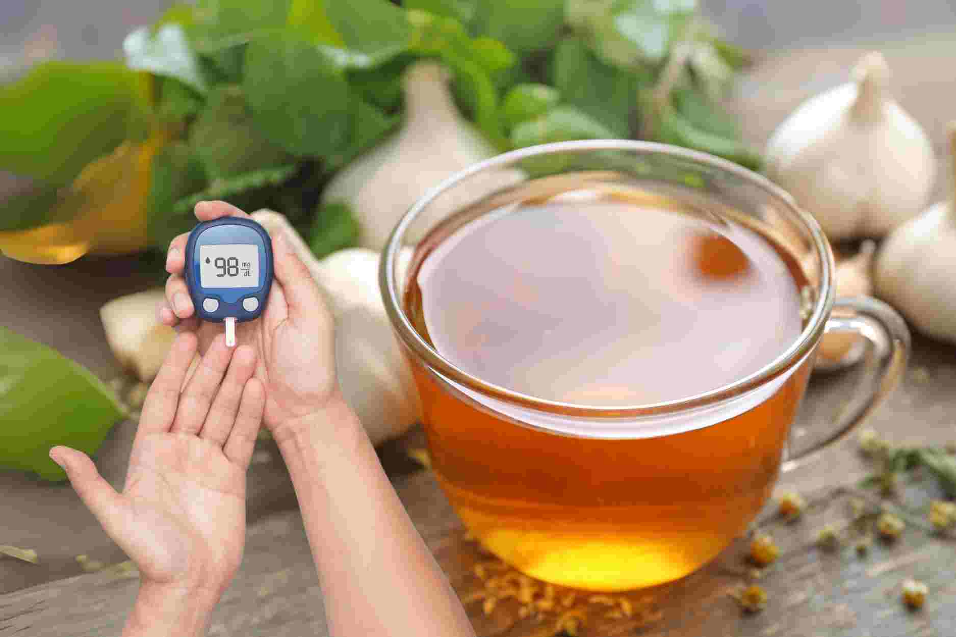 Trà tỏi có tác dụng kiểm soát lượng đường trong máu không?