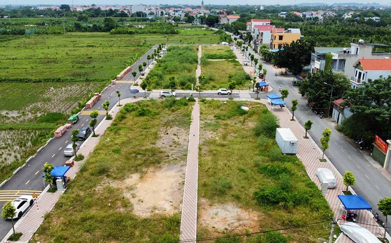 Khu đất đấu giá nằm gần cánh đồng được trả giá đấu 100 triệu đồng/m2. Ảnh: Cao Nguyên