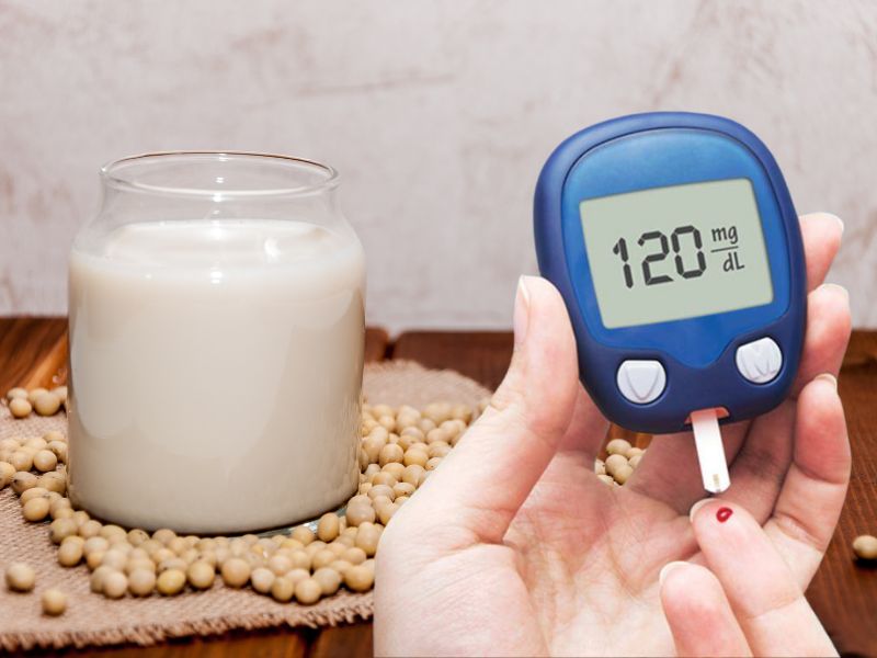 Lợi ích của sữa đậu nành trong hạ huyết áp, đường huyết. Đồ họa: Hạ Mây