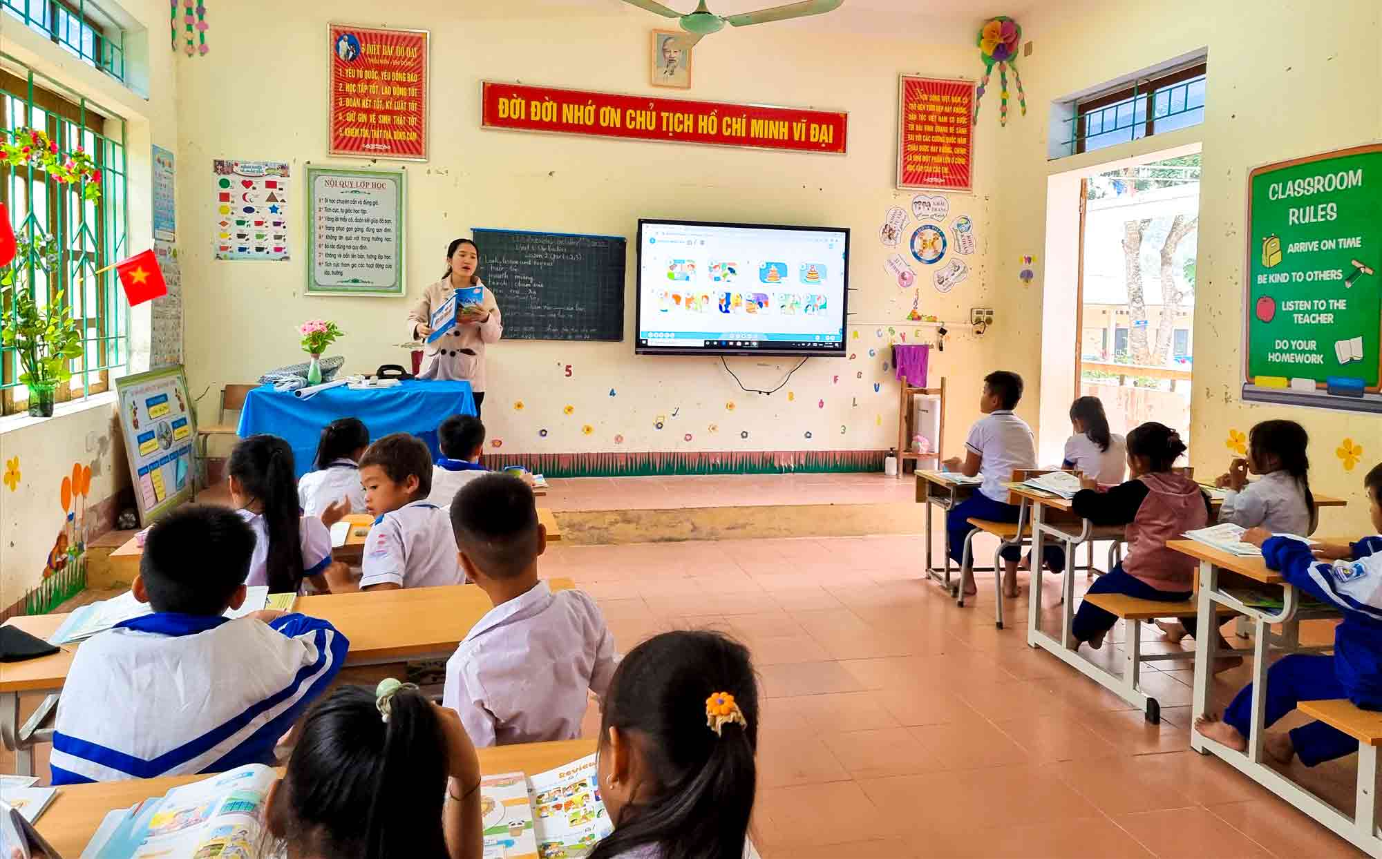 Nhiều huyện miền núi Nghệ An thiếu giáo viên Tiếng Anh triền miên. Ảnh: Quang Đại