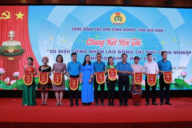 Sôi động Hội thi "Vũ điệu công nhân"