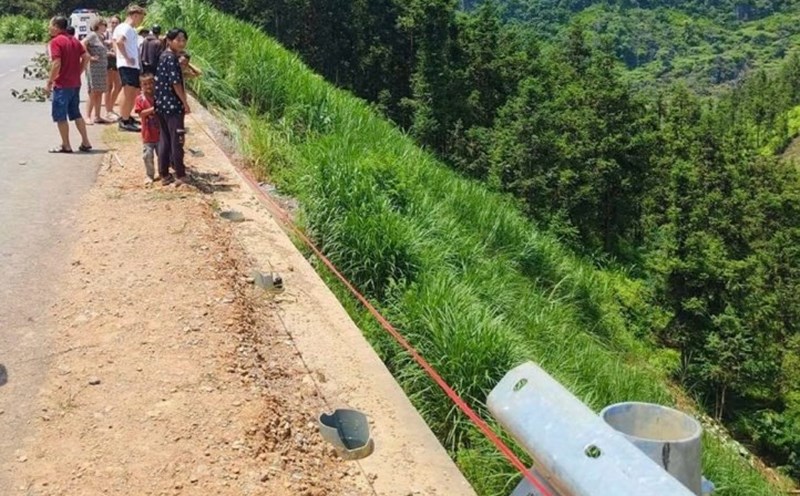 Hiện trường vụ xe ôtô lao xuống vực khiến 2 người thương vong ở Hà Giang.