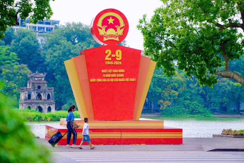 Hà Nội rực rỡ cờ hoa chào mừng Cách mạng Tháng Tám và Quốc khánh 2.9. Ảnh: Trần Vương