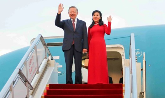Tổng Bí thư, Chủ tịch nước Tô Lâm và Phu nhân đến sân bay Bắc Kinh, Trung Quốc. Ảnh: baoquocte.vn
