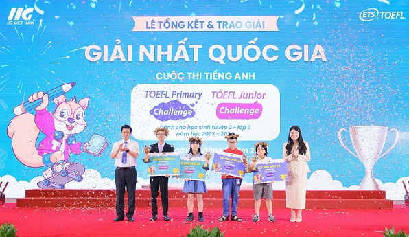 Học sinh được giải nhất cấp quốc gia cuộc thi về tiếng Anh. Ảnh: BTC