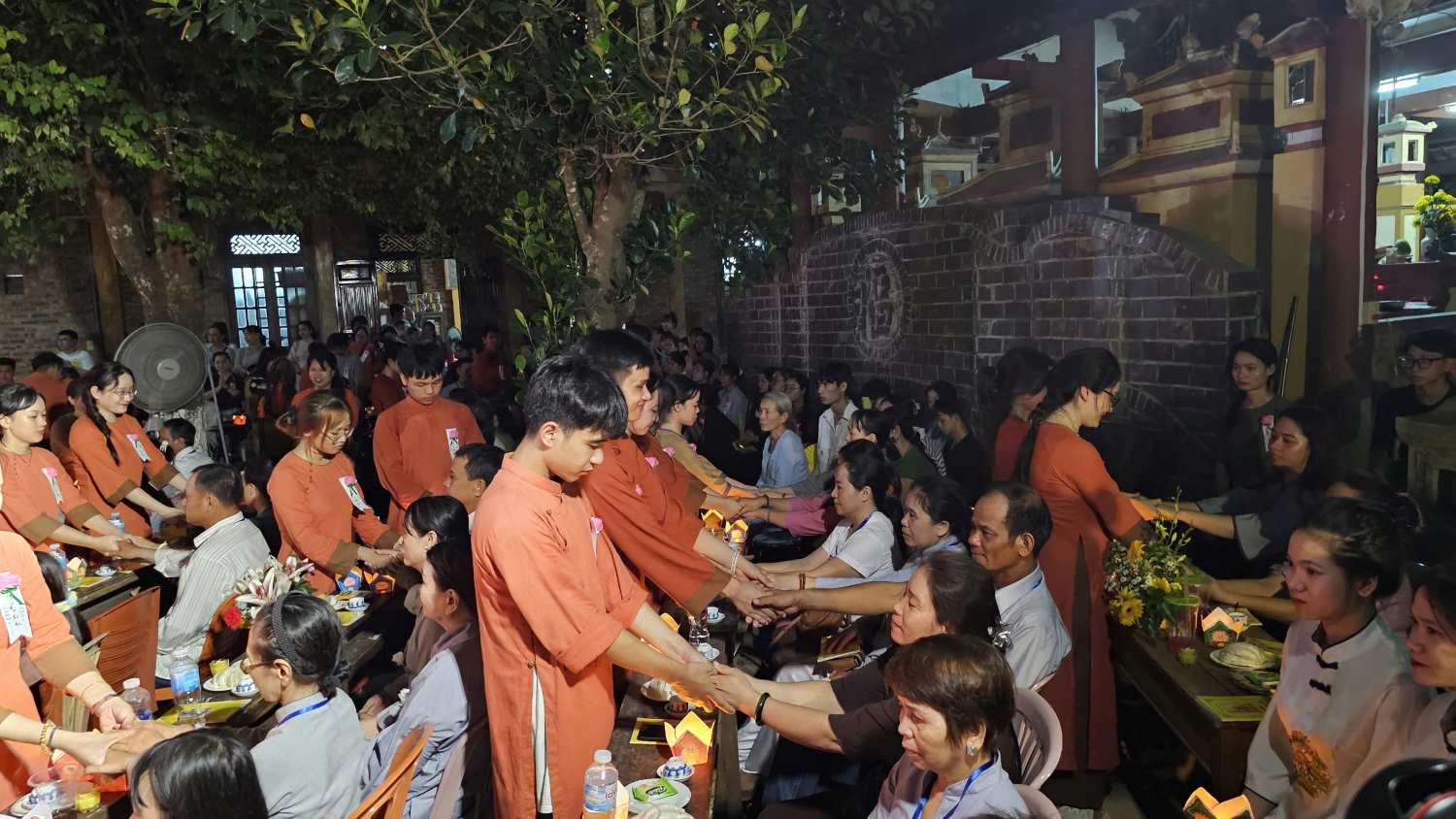 On the evening of August 18, at Phuoc Duyen Monastery (Huong Long ward, Hue City), the Executive Board of the Vietnam Buddhist Sangha of Thua Thien Hue province solemnly organized the Vu Lan Great Ceremony - Buddhist calendar 2568.