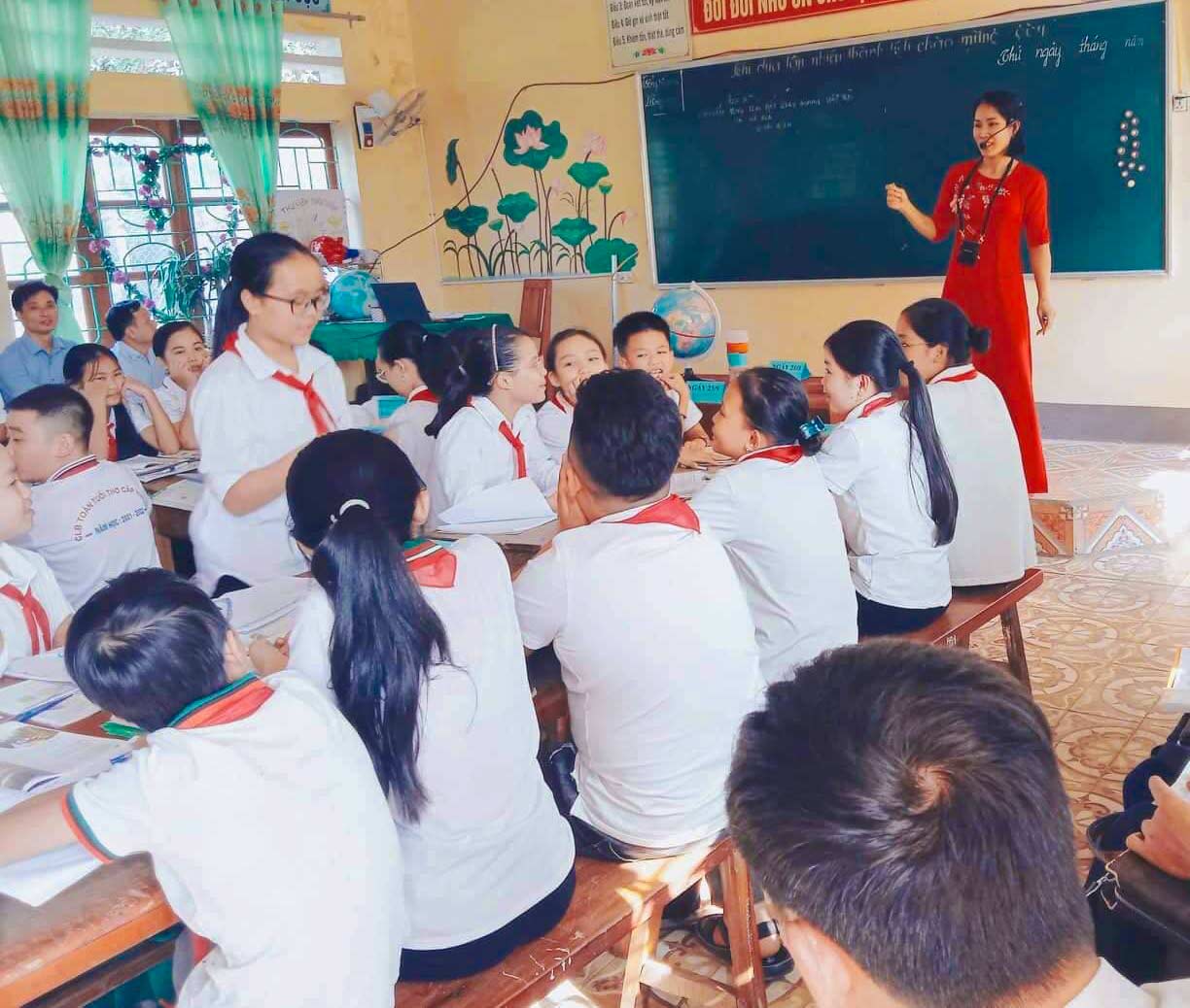 Giáo viên mong muốn được chuyển hạng chức danh nghề nghiệp để bảo đảm quyền lợi. Ảnh minh họa: Hải Đăng
