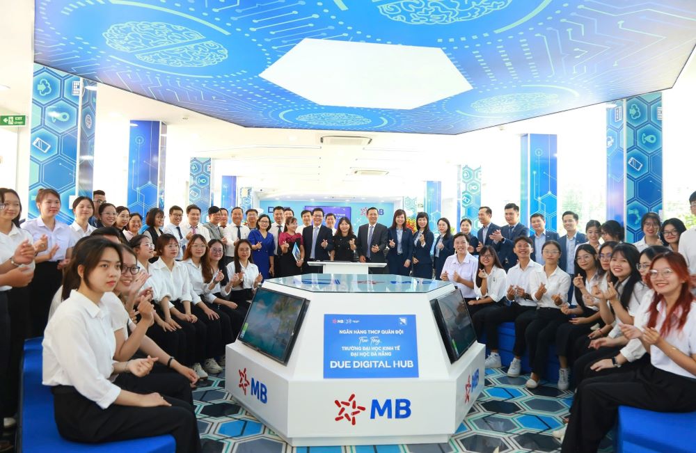 DUE-MB Digital Hub được thiết kế mô phông một ngân hàng số thu nhỏ. Ảnh: MB.