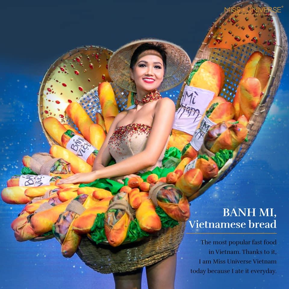 H'Hen Nie brings the national costume "Banh Mi" internationally. Photo: Miss Universe 2018 organizers.