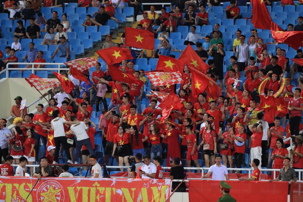 Sân Mỹ Đình tổ chức giải giao hữu quốc tế 2024 có sự tham dự của tuyển Việt Nam, Thái Lan, Nga. Ảnh: Minh Dân