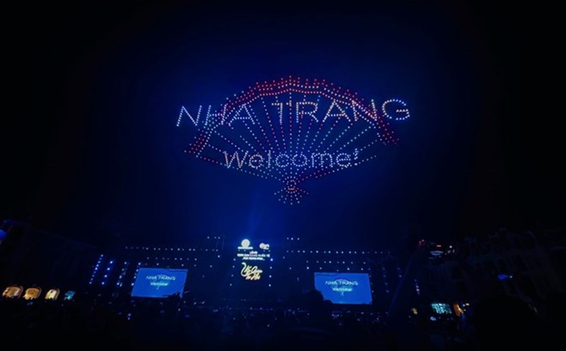 Hình ảnh ấn tượng tạo nên từ 1.000 drone ở đêm bế mạc lễ hội Vịnh ánh sáng quốc tế Nha Trang 2024. Ảnh: Phương Linh