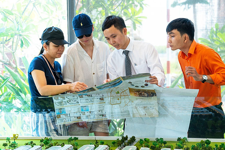 Many investors are moving to the outskirts of Ho Chi Minh City to "hunt for goods".