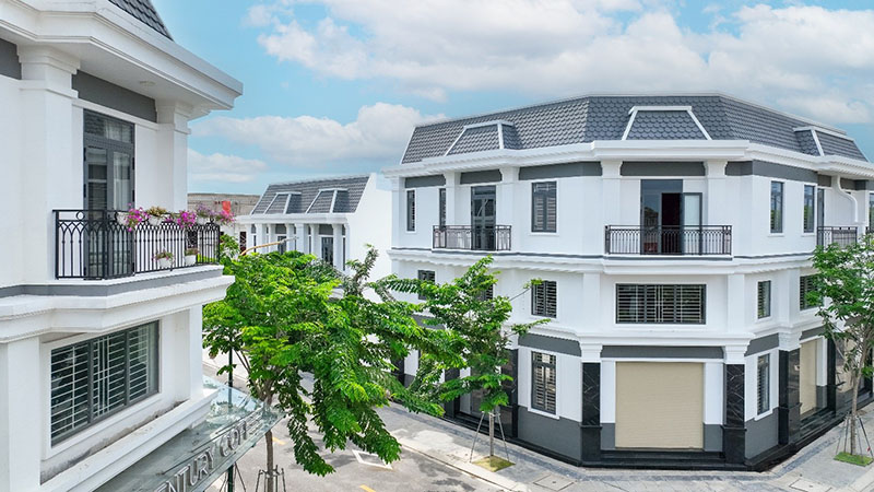 Richland Residence townhouses are designed in European architectural style, customers can receive the house immediately.