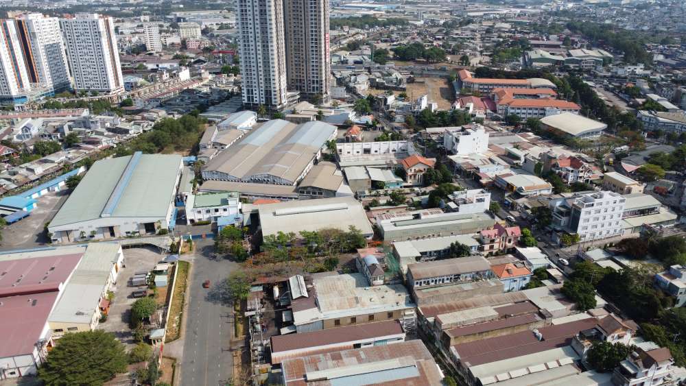 Bình Dương đang xem xét để ra quy định, doanh nghiệp không đảm bảo 4 yếu tố sẽ buộc phải di dời vào trong khu công nghiệp. Ảnh: Đình Trọng