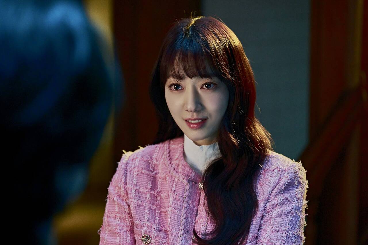 The first images of Park Shin Hye in the movie