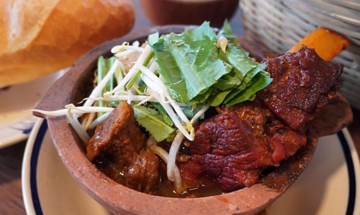 Hình ảnh món ăn ở quán Bò Kho Gánh được Michelin trao giải. Ảnh: La Huế