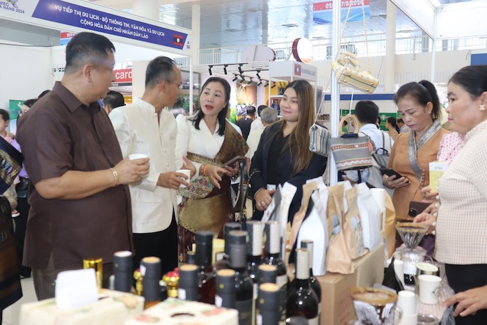 The International Trade, Tourism and Investment Fair of the East-West Economic Corridor - Da Nang 2024 attracts a large number of domestic and foreign tourists. Photo: Nguyen Linh