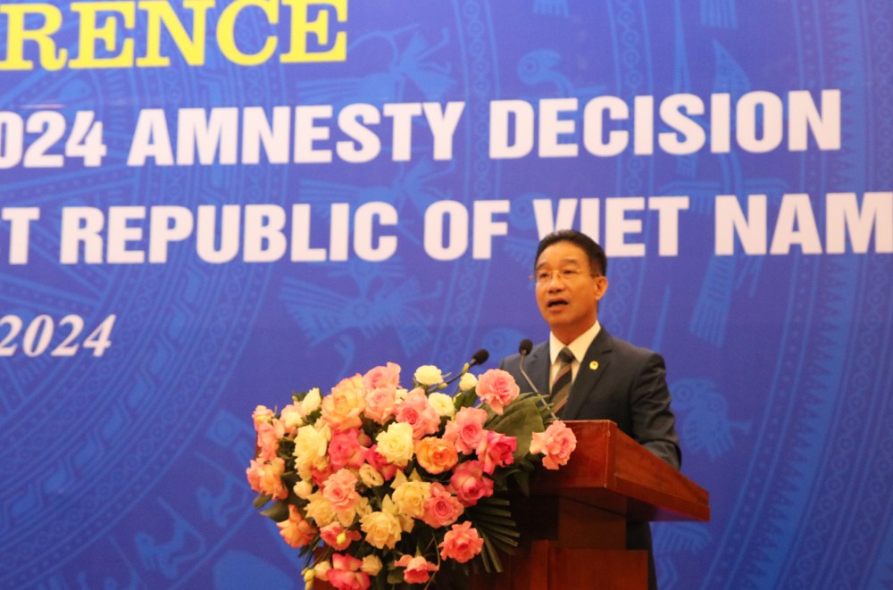 Mr. Pham Thanh Ha - Deputy Chairman of the President's Office - information at the press conference. Photo: T. Vuong