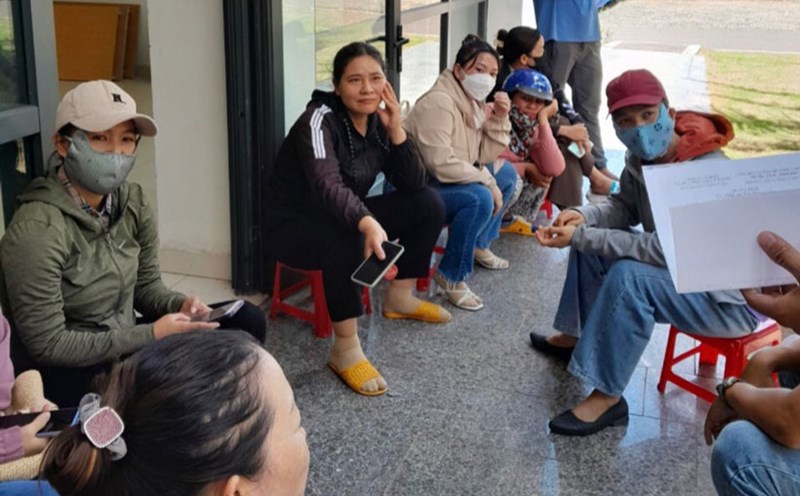 Tình cảnh đòi nợ BHXH của tập thể người lao động FLC Quy Nhơn Golf & Resrt. Ảnh: NVCC.