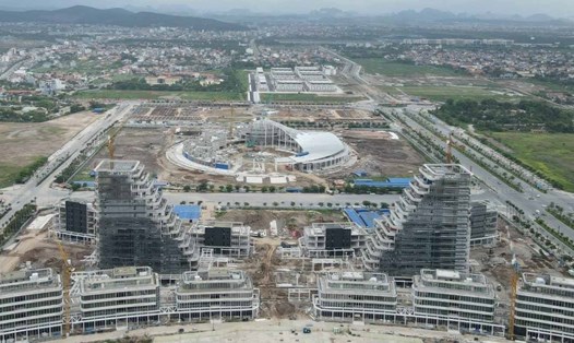 Toàn cảnh 2 dự án đang thi công tại khu đô thị Bắc sông Cấm, Hải Phòng. Ảnh: Hoàng Khôi