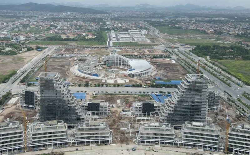 Toàn cảnh 2 dự án đang thi công tại khu đô thị Bắc sông Cấm, Hải Phòng. Ảnh: Hoàng Khôi