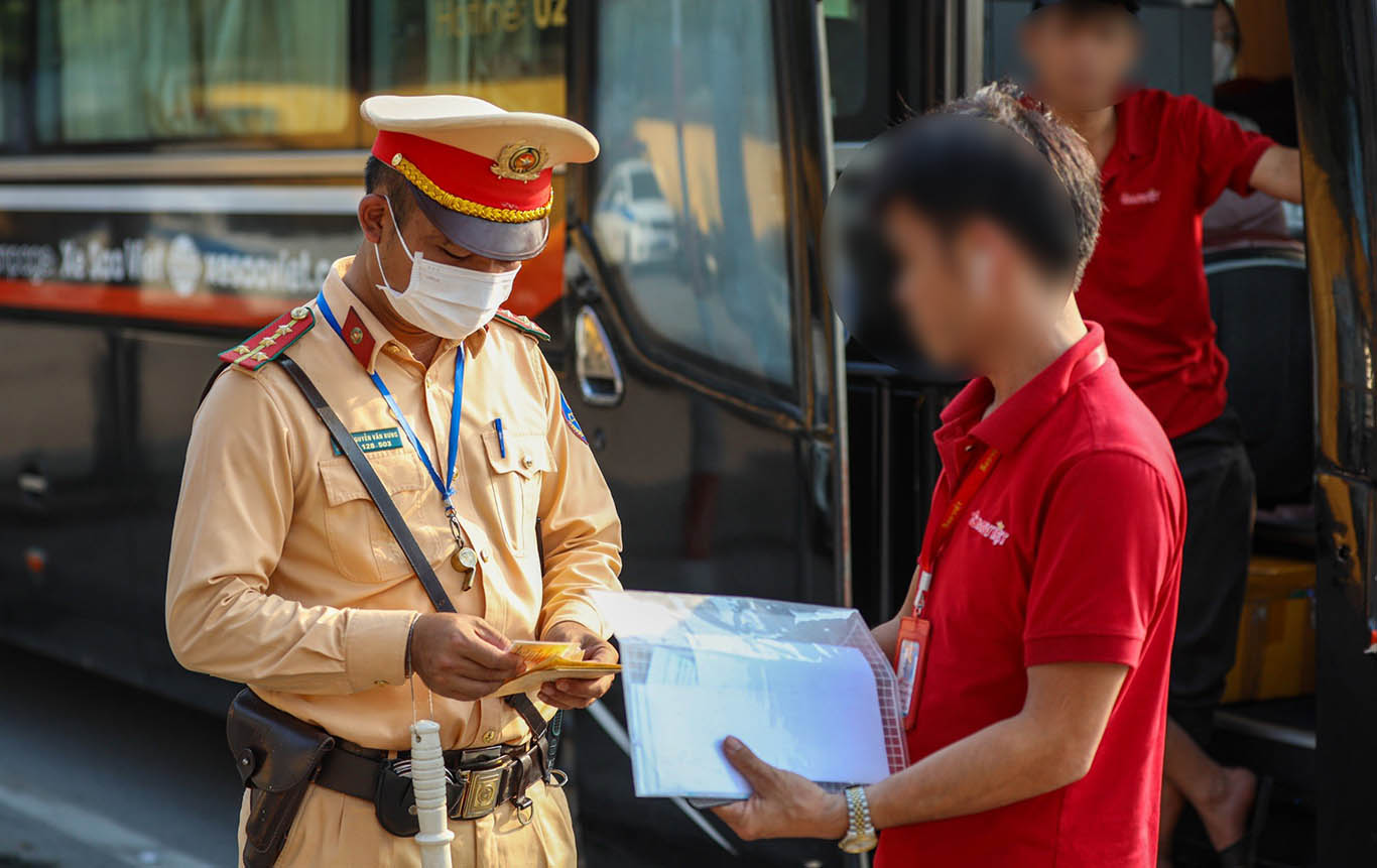 Có 189 hành vi, nhóm hành vi bị trừ điểm giấy phép lái xe. Ảnh minh họa: Tô Thế