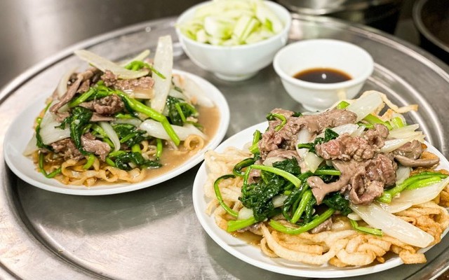 Stir-fried pho is a famous culinary dish in Hanoi. Photo: Stir-fried Pho 77