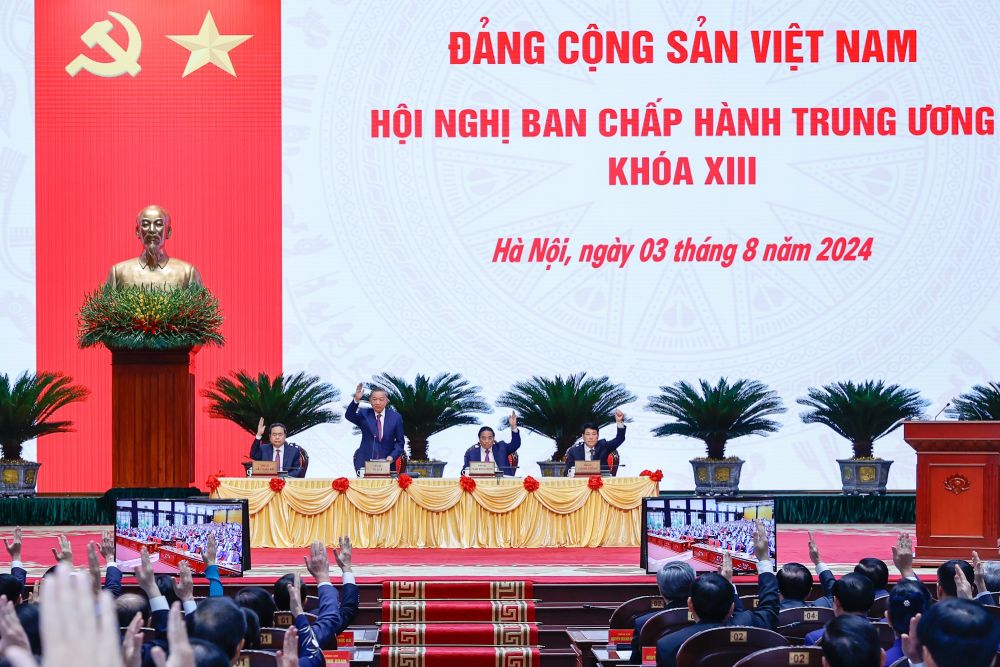 Hội nghị biểu quyết thông qua chương trình làm việc. Ảnh: TTXVN 