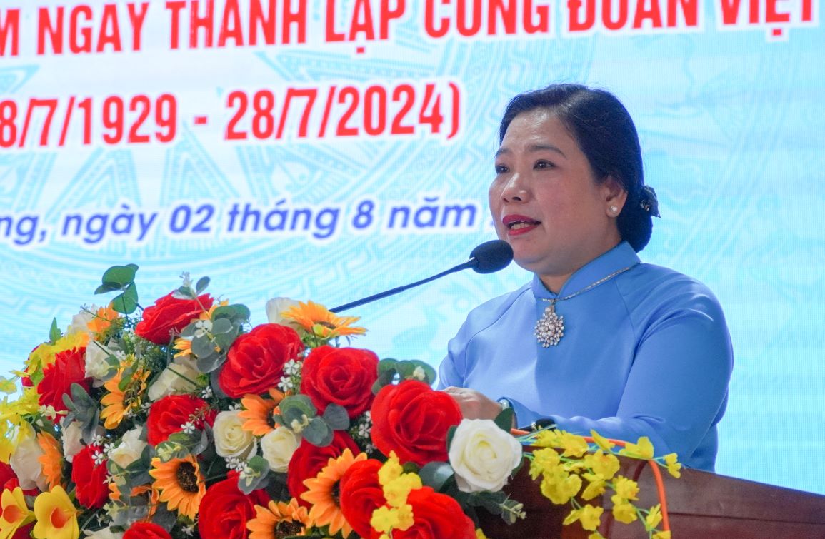 Ms. Ho Thi Cam Dao - Permanent Deputy Secretary of the Provincial Party Committee, Chairwoman of the People's Council of Soc Trang province spoke at the conference. Photo: Phuong Anh