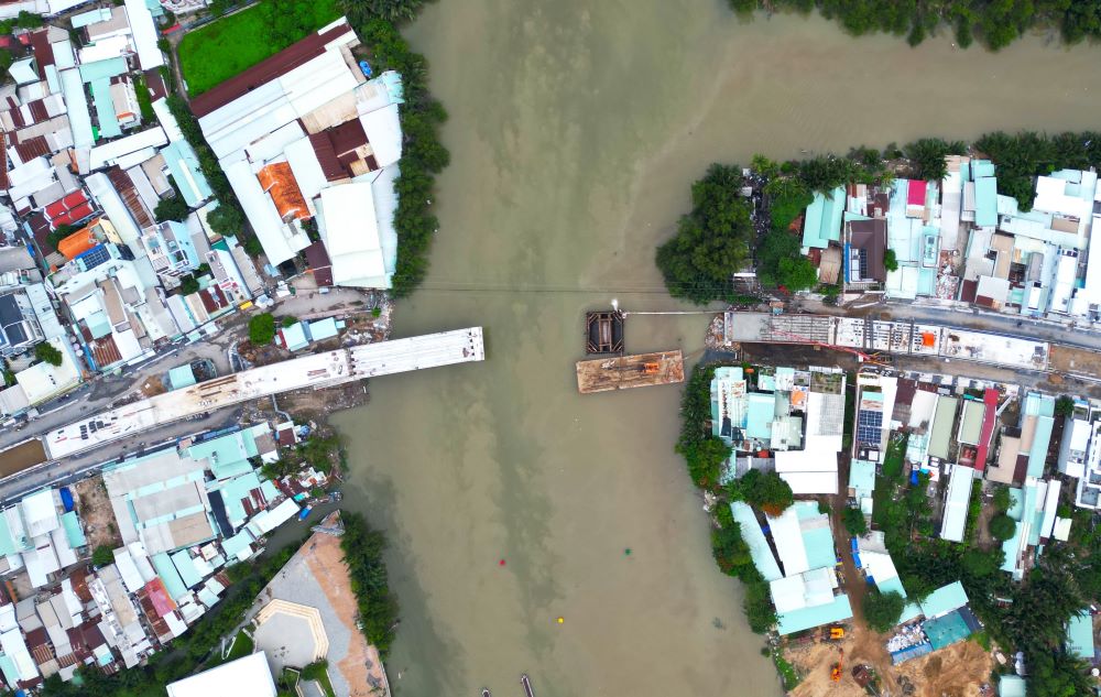 Cầu giải cứu kẹt xe cửa ngõ phía Nam TPHCM đã đạt 70% tiến độ. Ảnh: Anh Tú
