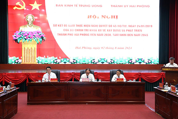 Nghị quyết 45 đặt mục tiêu xây dựng và phát triển Hải Phòng trở thành thành phố đi đầu cả nước trong sự nghiệp CNH-HĐH; động lực phát triển của vùng Bắc Bộ và của cả nước. Ảnh: Đàm Thanh