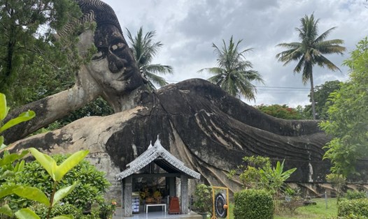 Bên trong vườn tượng Phật - một trong 5 điểm du lịch nổi tiếng nhất Vientiane, Lào. Ảnh: Công Hoàng