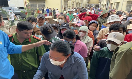 Công nhân vừa bị nợ lương, vừa nợ tiền BHXH, BHYT, khiến cuộc sống rơi vào khó khăn chồng chất, bệnh đau không dám đi khám. Ảnh: Đình Trọng
