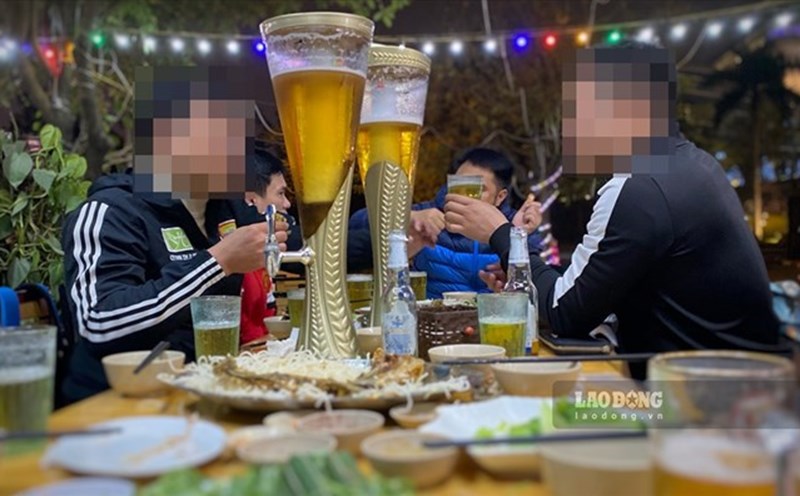 Đề xuất áp thuế tiêu thụ đặc biệt theo nồng độ cồn. Ảnh: Minh Quang