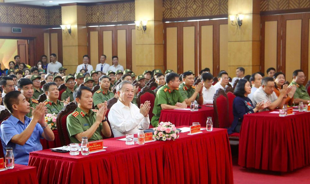 President To Lam and delegates attended the 2024 Festival of All People Protecting National Security in Cua Dong Ward, Hoan Kiem District, Hanoi. Photo: Hai Nguyen