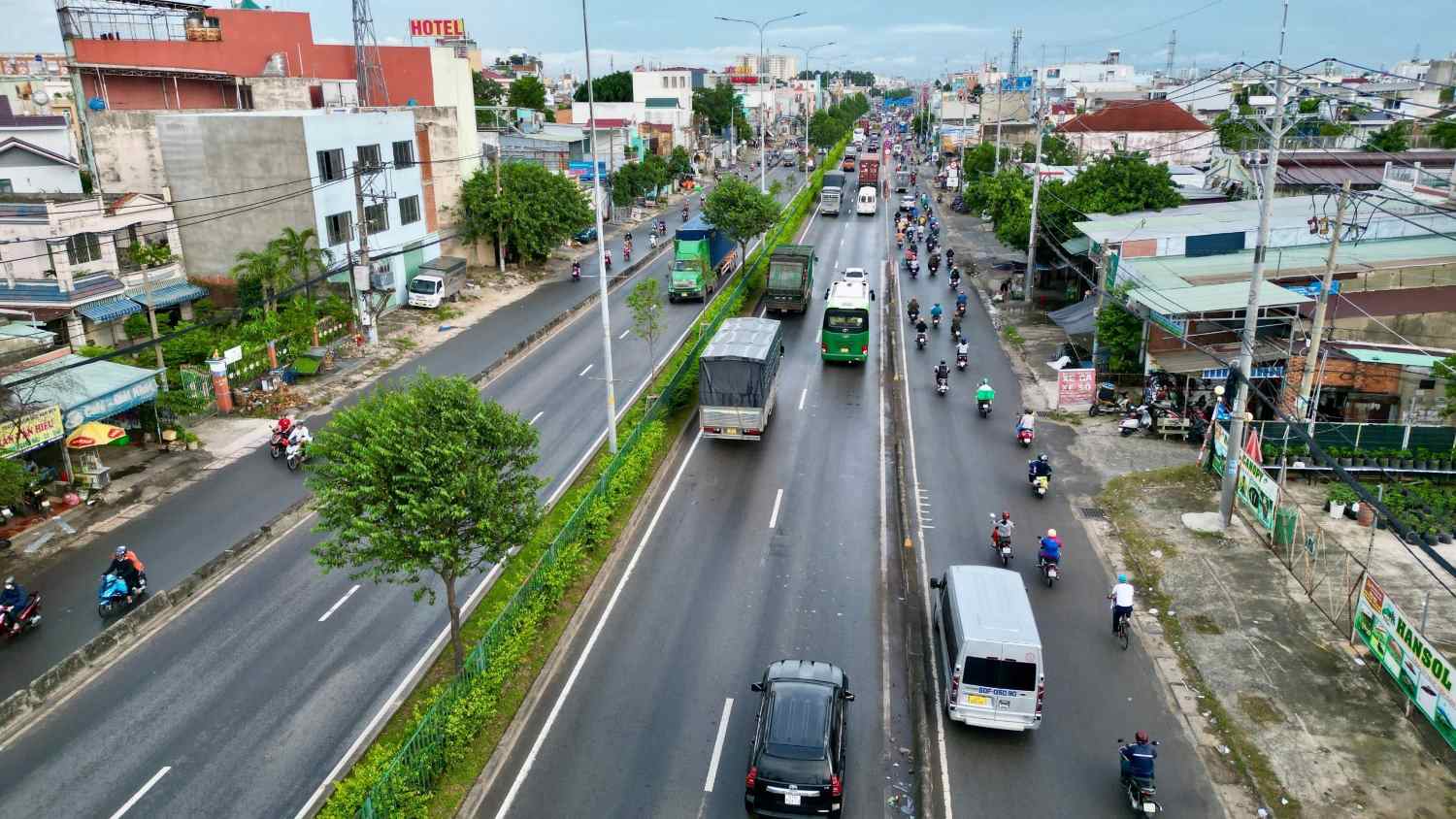 Cao tốc TPHCM - Mộc Bài sẽ giảm tải cho Quốc lộ 22.  Ảnh: Anh Tú