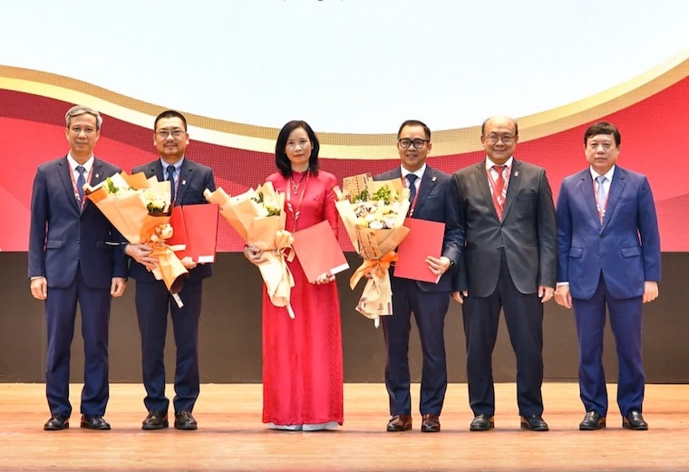 The Board of Directors of the School of Economics, Hanoi University of Science and Technology was introduced on August 2. Photo: HUST  