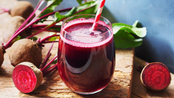 Turmeric beetroot juice helps detoxify the body. Image source: Adobe stock