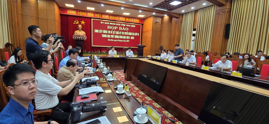 Toàn cảnh buổi họp báo do UBND tỉnh Thái Bình tổ chức. Ảnh: Trung Du