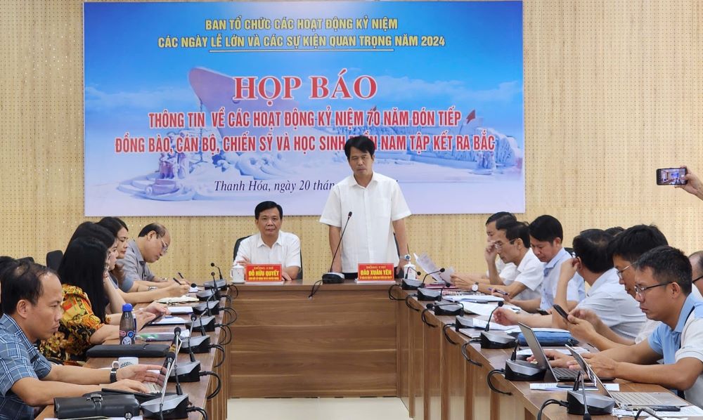 Ông Đào Xuân Yên - Trưởng ban Tuyên giáo Tỉnh ủy Thanh Hóa - chủ trì họp báo. Ảnh: Thanh Tuấn