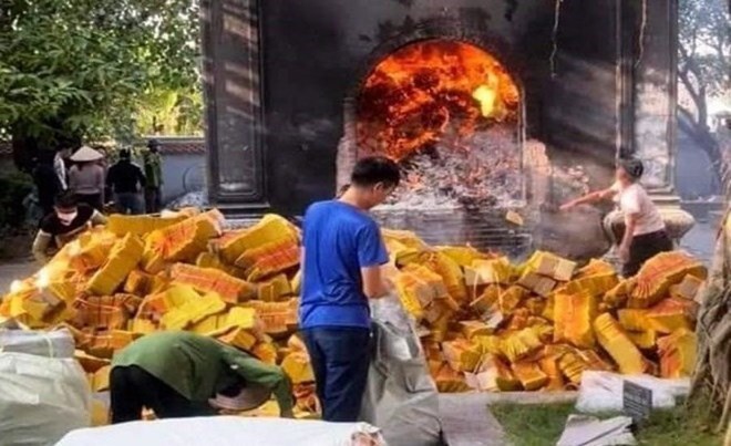 Nhiều hoạt động biểu hiện mê tín dị đoan. Ảnh: Chụp màn hình