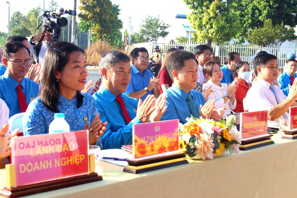 Delegates attending the inauguration ceremony of the project "Cultural space of Uncle Ho and Uncle Ton". Photo: Luc Tung