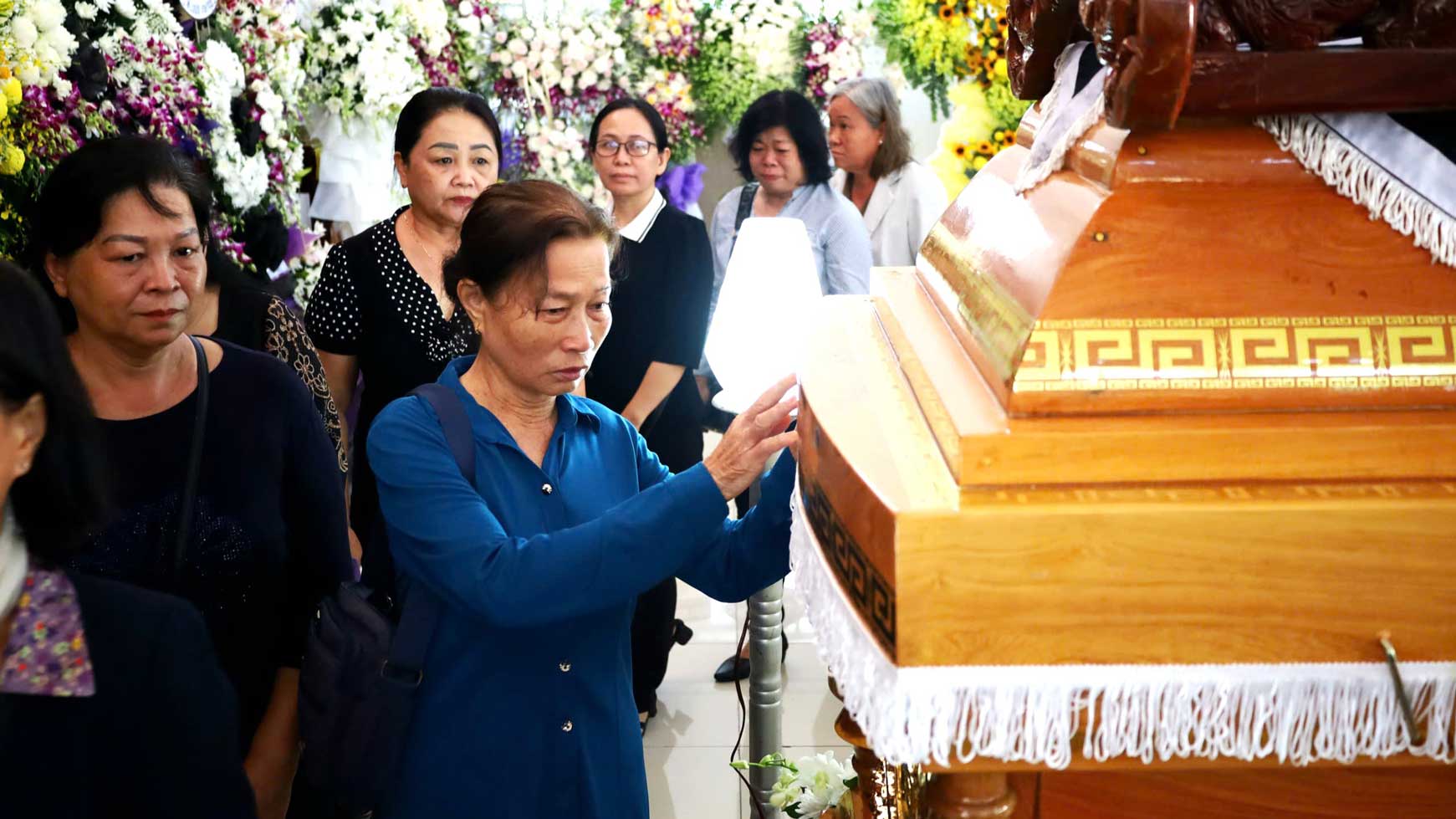 Người dân tại ĐBSCL viếng GS.TS Võ Tòng Xuân. Ảnh: Mỹ Ly.