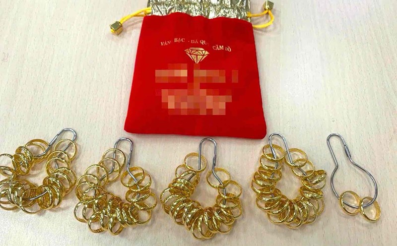 Công nhân làm đủ 5 năm được tặng 1 chỉ vàng 9999. Ảnh: Công ty TNHH CiBao