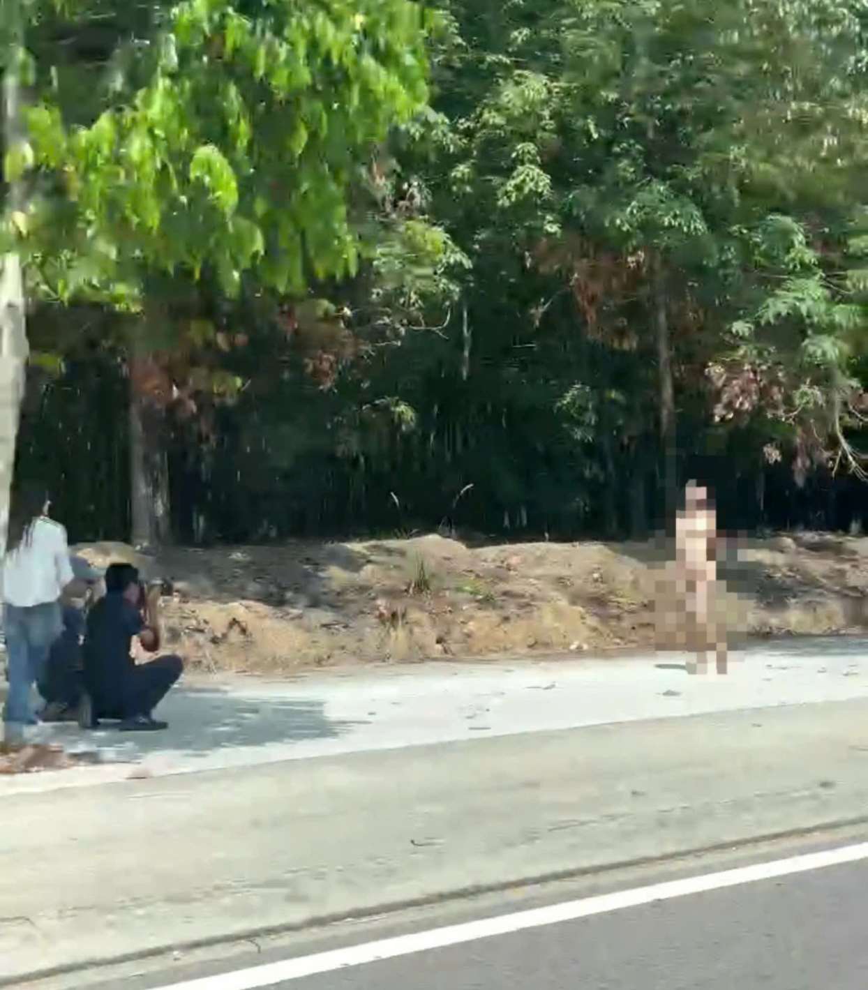 Group of people taking nude photos right on the street. Photo: Cut from clip provided by people