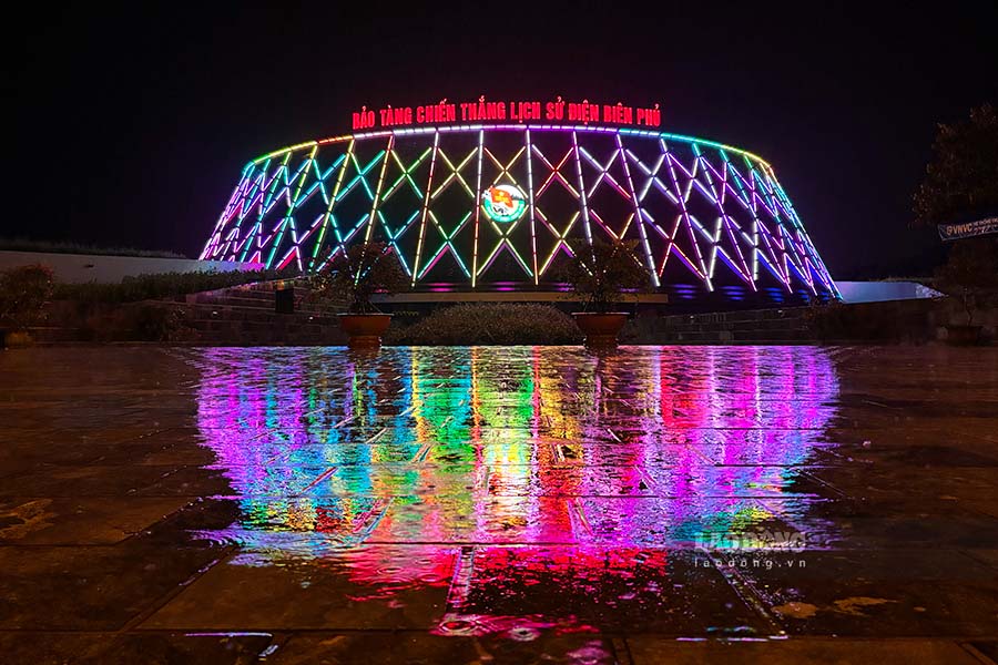 Bảo tàng Chiến thắng lịch sử Điện Biên Phủ trở nên lung linh về ban đêm sau khi được trang bị hệ thống chiếu sáng. Ảnh: Quang Đạt