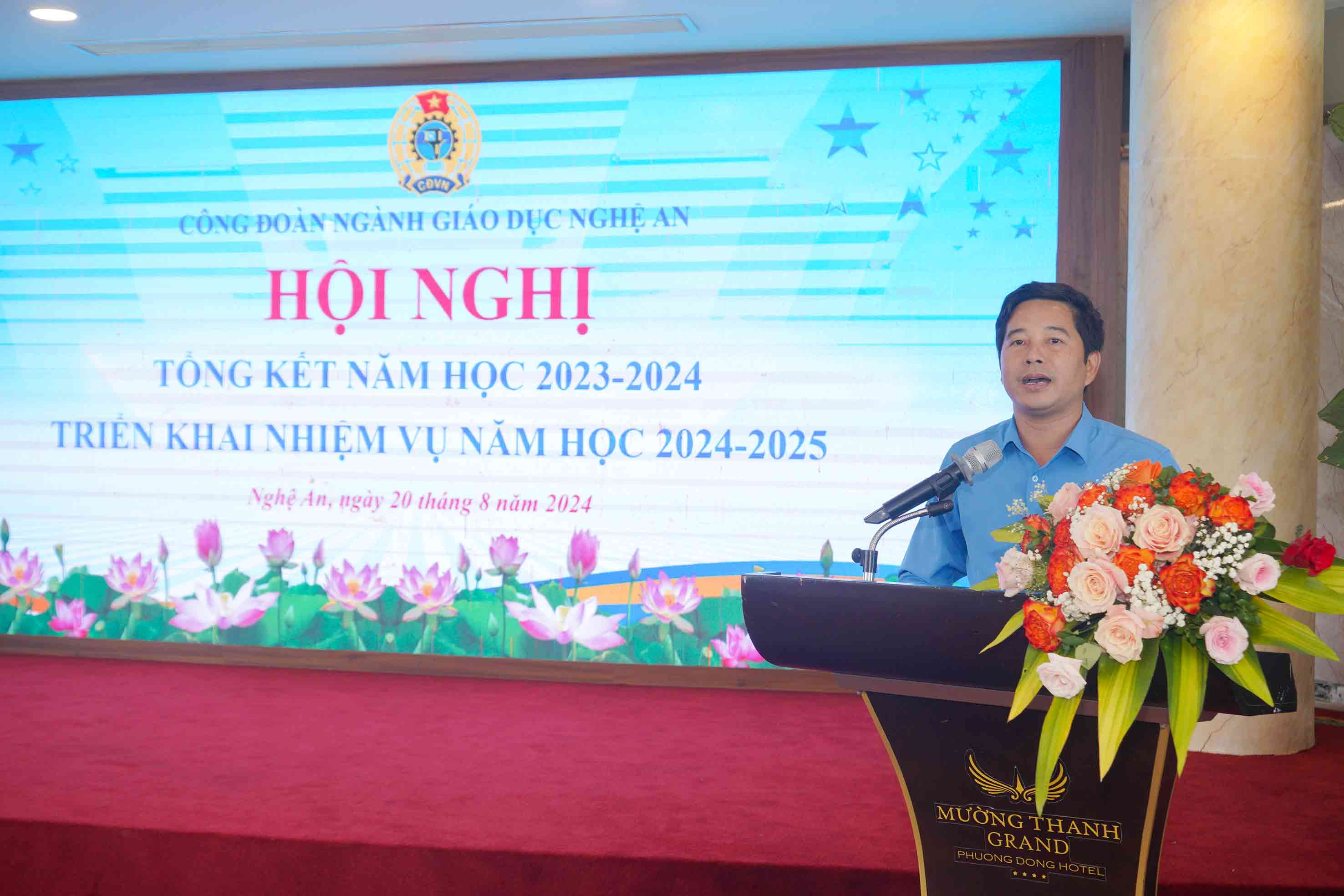 Dr. Dang Van Hai - Chairman of Nghe An Education Sector Union spoke at the conference. Photo: Duy Chuong.