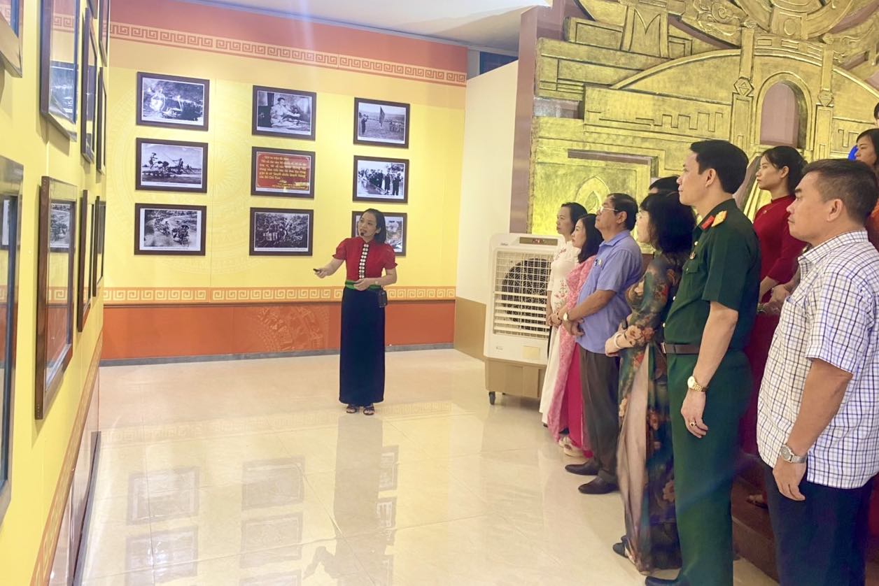 Triển lãm “Dấu ấn của Đại tướng Võ Nguyên Giáp với Điện Biên Phủ” được khai mạc vào ngày 20.8. Ảnh: D. Huy