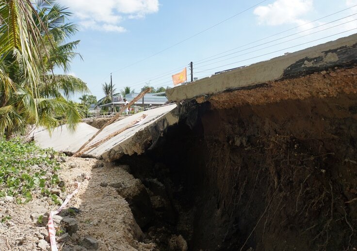 Sạt lở, sụt lún đất nhiều nơi tại tỉnh Bạc Liêu. Ảnh: Nhật Hồ